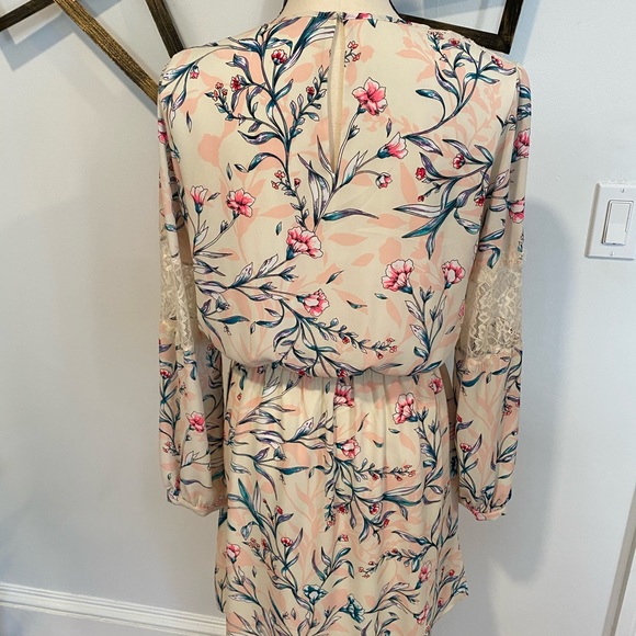 Express Lace & Floral Dress - Picture 3 of 4